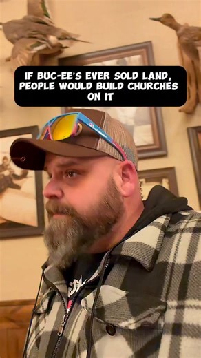 😂 Y’all… This Buc-ee’s story had me hollerin’ and praising the Lord at the same time!This sweet bearded fella is telling the wildest, funniest story about stopping at Buc-ee’s and running into “Toby” and this little old lady. Next thing you know, there’s $147 worth of who-knows-what and somehow the Golden Nugget Casino gets thrown in the mix!The way he describes it had me laughing so hard I almost cried. He says people would “build churches on it” — and honey, I believe it! Only at Buc-ee’s can