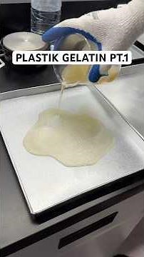 Make edible plastic from gelatin 🐮👩🏻‍🔬 #science #foodtech #lab #ediblefilm #experiment #plastic