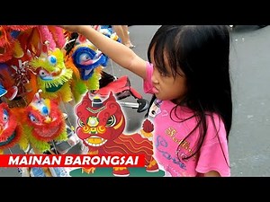 Mainan anak, Beli barongsai kecil di pedagang keliling