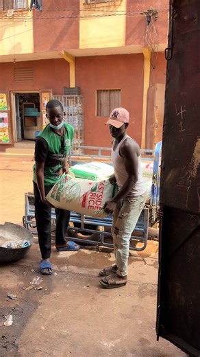 #137000FCFA et #10Sacs de riz pour cette veuve avec des grands enfants malades, que nous avions aidé. Qu'Allah récompense tous ces donateurs pour leur générosité. #acsbepdemunies #mahkasam #solidarité