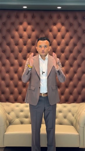 aoneestilo on Instagram: "Wrong trousers પહેરીને તમારા suits બગાડવાનું બંધ કરો-આ રહી perfect fit માટેની secret tip.🫣 ( Stop ruining your suits with the wrong trousers-here is the secret to a perfect fit. ) Formal pant | Suit fitting | Officer formal | abric Selvedge | Office 🏢 | Micron Count | Suit Buying Guide | Wool Fineness | Custom Suit Details | Men’s style guide | Tailoring tips | Men’s fashion tips | Bespoke tailor | Suit goals | Men with style | Elegant man | Sartorial style | Suit up 