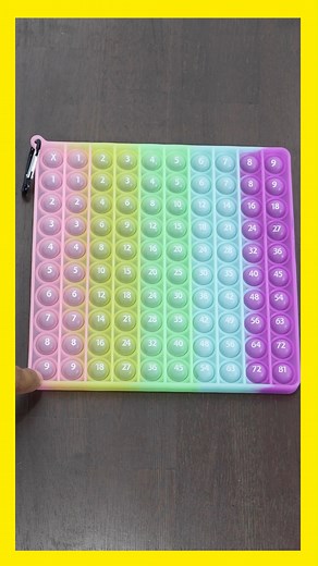 🎉 ¡Vamos a explorar las matemáticas con un toque de diversión! 🧮🎈 "Pop it" y las tablas de multiplicar son un combo genial para aprender y disfrutar al mismo tiempo. | Math2mekids