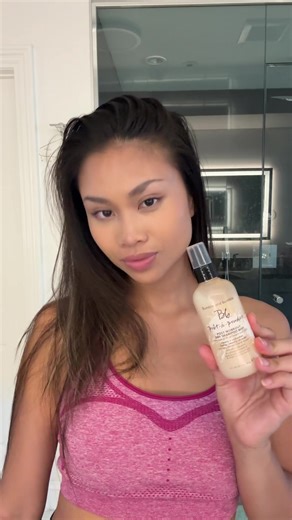 Busy days start with Prêt-à-powder Post Workout Dry Shampoo Mist 💧 #Bumbleandbumble #dryshampoo #dryshampoomist #workoutroutine