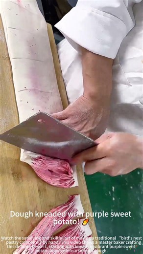 Hand-sliced “bird's nest” pastry! 🥮