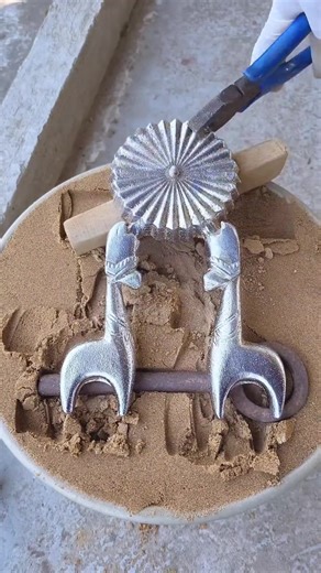 This wood project never gets old 👀🪵 Turning raw wood into something useful is the best feeling. If you love woodworking as much as I do, I’ve shared 16,000 step-by-step woodworking plans for every skill level. 👉 Plans are in my bio #woodworking #woodworker #diywood #woodprojects #carpentry #woodworkinglife #woodtok #madeinusa #toolsofthetrade #fyp