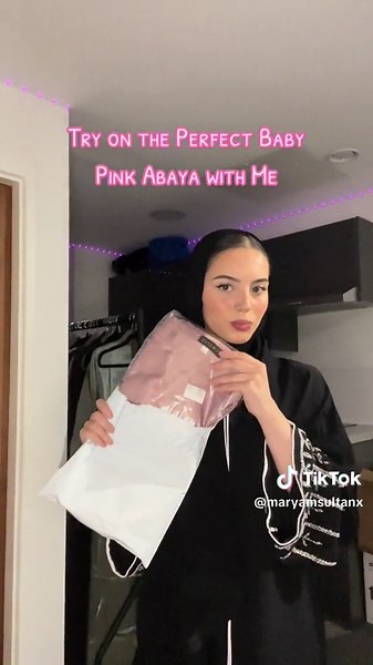 Stylish Baby Pink Abaya Try-On Session
