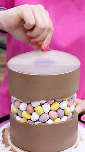 44K views · 946 reactions | Flexi Frost Fault Line Cake for Easter! Our Flexible Frosting Plates make Fault Line Cakes a breeze!! Order from www.frostform.com Video by Loveisbakeable | Frost Form | Facebook