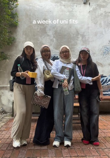 Denim Jacket Outfits for a Week of University