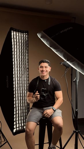Keneth Agustin on Instagram: "Nunca imaginé que en 2 años que tengo de haber iniciado con mi estudio, iba a lograr tanto, y todo esto, es gracias a a mi esfuerzo, a Dios y a ustedes📸❤️‍🩹 Que feliz me pone esto! Ahora las personas de la Ciudad también tendrán sus fotografías👀✌🏼 En mi Post de Instagram les dejé la información, y las sesiones se agendarán en @fotoestudio_kenethagustin. Asi que pilas!!!😎"