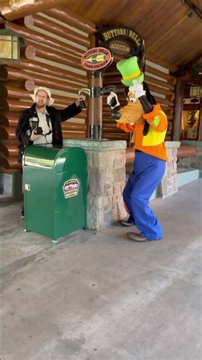 Goofy playing the cowbell at Disney’s Wilderness Lodge