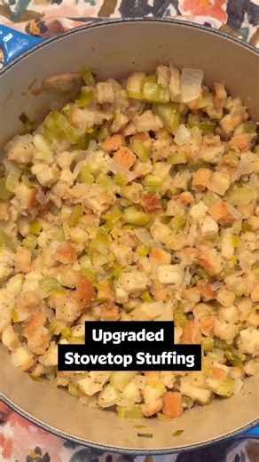 Allrecipes on Instagram: "Let’s think outside of the boxed stuffing mix! 🍞🍂 @closetohomecooking shows us just how easy it is to elevate stuffing mix for the holidays. With a few extra ingredients, you’ll have a side dish that everyone will want on their plate! Get the full recipe details below or at the link in the @allrecipes bio. 🦃 Ingredients: 3 tablespoons butter 1 tablespoon extra-virgin olive oil 1 Vidalia or sweet onion, finely diced 1 to 2 leeks, thinly sliced 1 c