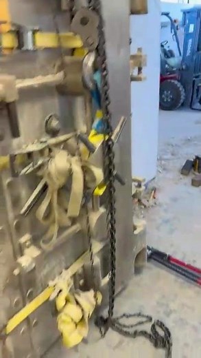 Epic Bank Vault Door Removal! #vaultdoor #vault #bankvault #banksecurity #bank #welding #movinghacks