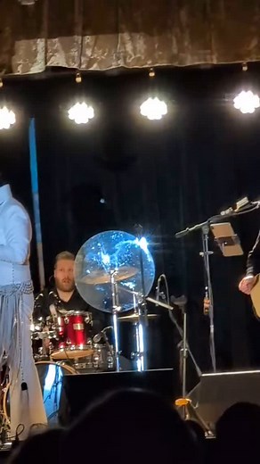 Boy, I complain about Florida’s humidity but i was missing it with these arrangements! 😂 Big Hunk O’ Love from Saturdays Set at the E.P. Expo #bighunkolove | Dorian Alberti