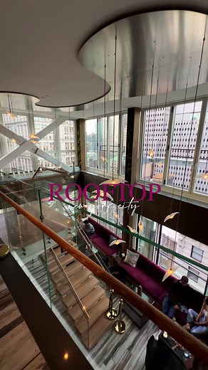 It’s Rooftop seasonnnnnnnnn 🌇🥂✨ Hide Rooftop is a ✨NEW✨ Sky Lounge that sits on the 20th floor of @artezenhotel in the Financial District with a pretty view. The space is GORGEOUS with two stories separated by floating stairs. The velvet couches, lit fire behind the bar and cozy space makes you feel like a true escape on the midst of NYC’s hustle and bustle. ✨ Burger Sliders French Fries ✨ Caesar Salad ✨ Boneless Crispy Buffalo Chicken Wings ✨ Margherita Pizza ✨ New York Cheesecake Chocolate M