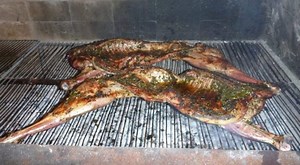 Paso a paso, cómo hacer un delicioso cordero a la parrilla