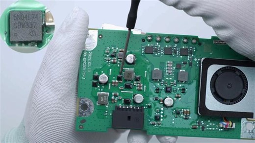 大众汽车前装15W无线充电模块拆解：内置散热风扇，保证充电稳定