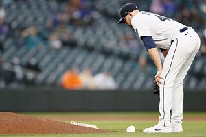 "Honestly feel bad for him" "Poor dude can't catch a break" - Boston Red Sox fans react to James Paxton leaving game with hamstring issue