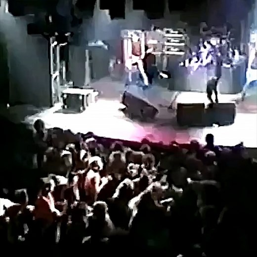 38K views · 4.9K reactions | RAMONES - Blitzkrieg Bop | Ramones Forever | Facebook