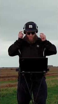 You're on a chill Walk & someone drops this Tune 😅 #dnb #jumpup #drumandbass #djing #walking