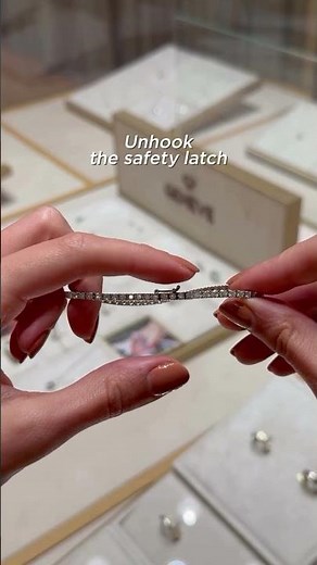 HOW TO OPEN YOUR TENNIS BRACELET