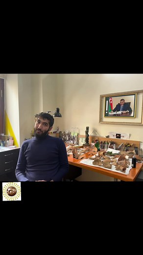 Milli Azərbaycan Tarixi Muzeyinin Arxeologiya fondunda qorunan material fraqmentlər formasında Bərpa Laboratoriyasına təqdim edilib. Fondun əməkdaşı Mircavid Ağalarov qeyd edir ki, şiraltı naxışlı fayanslara aid olan bu nümunə elmi ədəbiyyatda Səlcuq bəyazı da adlanır. Bu tip qablar XII əsrin sonu XIII əsrin əvvələrinə aid edilir. Sözügedən eksponat bərpa laboratoriyasına freqmentlər formada təqdim olunduqdan sonra hər bir fraqment seçilib, ayrılıb və xüsusi məhlul vasitəsi ilə bir birinə bərkid