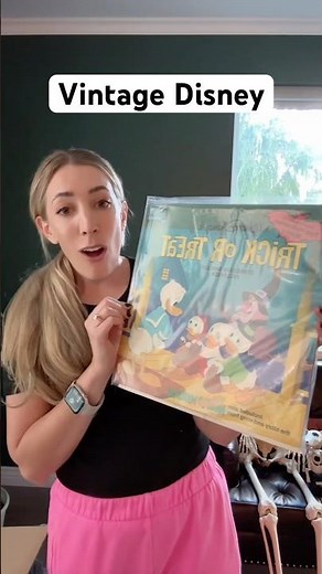 Opening a vintage Disney Halloween vinyl￼￼ 🎃✨