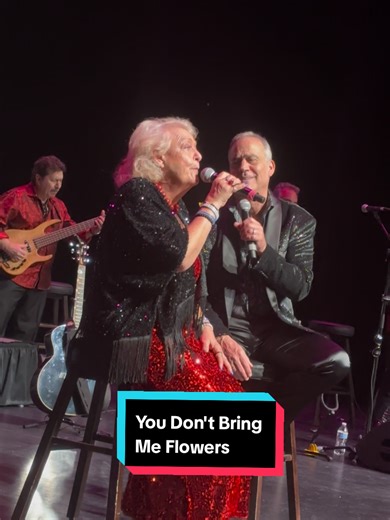 Inspiring Performance of Neil Diamond Tribute by Kate Hudson