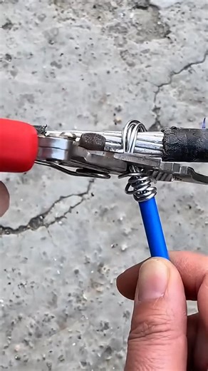 High-Voltage Splicing Trick #shorts