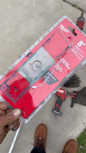 Replacing my edger blade with a Milwaukee one