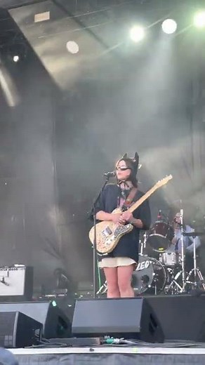 Wet Leg - Chaise Lounge (live) (clip) - Sept. 18, 2022 - Sea.Hear.Now Festival (Asbury Park, NJ)