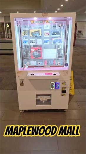 my Hot stuff claw machine and winners cube arcade game in a mall #arcade #clawmachine #fyp #shorts