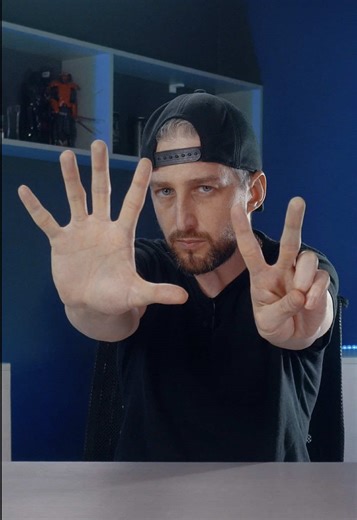 Qual notebook comprar em 2025? 🔎💻 Veja agora dicas de quais lojas boas, preços bons, valores baixos, laptop novo, notebooks rápidos e modernos (atuais), configurações, especificações técnicas, economizar, escolher o produto certo! Link para o vídeo completo na BIO 🔗 #qualnotebookcomprar #qnc #notebookpara2025 #2025 #notebarato #note2025 #laptop