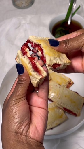 First time trying POP tarts 🇯🇲😍🍓 @Nara Smith #jamaicantiktok🇯🇲 #jamaicantiktok🇯🇲viral #fyp #poptarts #toasterstrudel