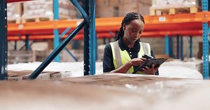 clip-3505949029-woman-warehouse-scanner-tablet-inventory-online-shipment