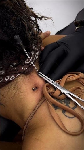 😱 SURFACE NECK PIERCING 😱