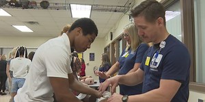 ‘STOP THE BLEED’: HCA Florida Healthcare trauma team teaches Marion County students life saving skills