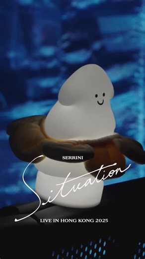 KKLIVE HONG KONG on Instagram: "第一場嘅保鏢sss welcome on board Serrini SITUATION🛳️希望大家都Enjoy演出🩷嚟緊仲有四個晚上，期待繼續同Serrini一齊浮浮沉沉🫧 嚟緊四場歡迎大家入場後留意由Serrini親自準備嘅小驚喜✨大家仲可以即場留言參與其中㗎！🌲💬 - - - - - - - - - - - - - - - - - - - - - - - - 𝑺𝒆𝒓𝒓𝒊𝒏𝒊 𝑺𝑰𝑻𝑼𝑨𝑻𝑰𝑶𝑵 𝑳𝒊𝒗𝒆 𝒊𝒏 𝑯𝒐𝒏𝒈 𝑲𝒐𝒏𝒈 2025 演出日期｜2025年12月17-21日（星期三至星期日，共五場） 演出時間｜8PM 演出地點｜TIDES 🚢🌊 - - - - - - - - - - - - - - - - - - - - - - - - @gwendolyn.spot #Serrini #SerriniSITUATIONLiveinHongKong2025 #KKLIVE #KKLIVEHK #鑽石娛樂 #KKTIX #KKTIXHK #