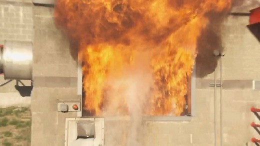 How to correctly put out a kitchen grease fire