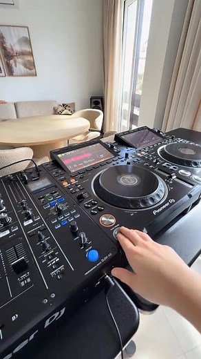 Hello my Friends ❤️‍, today I recorded a video myself and my Dad is chilling on the sofa while I play, do you like it ❤️‍ Sorry for the mess in the kitchen… #dj #djmix #techhouse | Nghe Tiếng Anh Mỗi Ngày