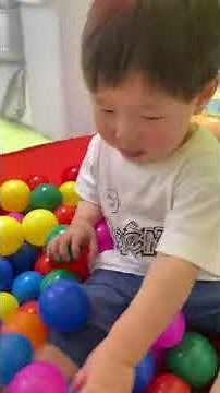 【24歳シングルファザー】久々のボールプールでバグった1歳児#shorts