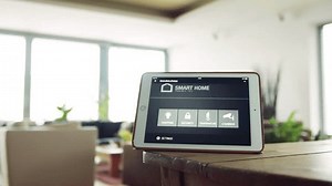 Eine Tablette mit klugem Home-Bildschirm.: Stockvideos & Filmmaterial (100 % lizenzfrei) 1009062875 | Shutterstock