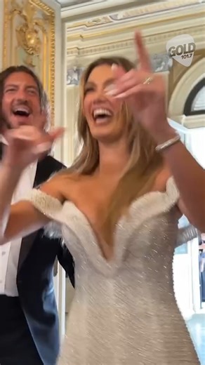 Delta Goodrem and Matthew Copley made an iconic entrance to their wedding reception, walking in to AC/DC’s Thunderstruck! ⚡️🎵 | Jonesy & Amanda on GOLD