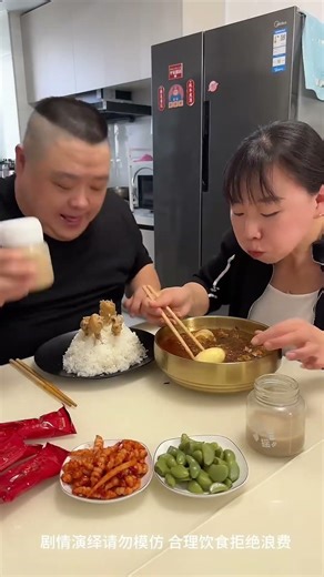 Cheap husband took my chicken rice, thinking he could have a big meal, but to his surprise, the