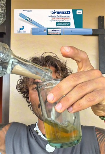 Suis-moi pour plus de tips Avant de penser à glow up… Reviens à la base. Le corps ne triche pas. Sommeil. Hydratation. Nutrition anti-inflammatoire. Si ça, ce n’est pas aligné, rien ne tient. Avant de chercher plus haut, assure-toi d’être solide à l’intérieur ! 🌿 Curcuma / Doliprane Le curcuma est riche en curcuminoïdes, connus pour leurs propriétés antioxydantes et leur rôle dans la modulation de l’inflammation. Le Doliprane, lui, agit principalement sur la douleur, la fièvre et l’inflammation