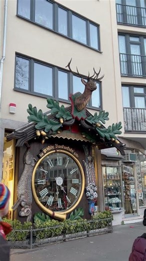 The world‘s largest cuckoo clock