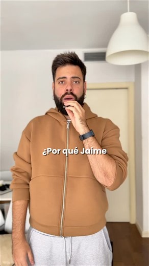 JOTAROJA on Instagram: "La desaparición digital de Jaime Altozano. Hace más de un año que no sabemos nada de Jaime Altozano en YouTube ni en redes, y su ausencia se nota. Muchos esperábamos su análisis de LUX de Rosalía, pero esta vez Jaime Altozano ha preferido mantenerse en silencio. Tras su ruptura con Ter, decidió centrarse en Musihacks, su plataforma educativa, donde enseña música y producción desde una perspectiva más técnica y menos mediática. No hay nuevos vídeos, ni directos, ni publica