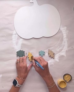 402K views · 3.6K reactions | 9/26/25 2 Simple fall sign ideas #diy #fall #signs #fallhangers | Chalk It Up Fancy | Facebook