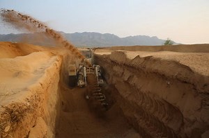 [Hot Item] Wheeled Trenching Machine for Municipal and Agricultural Pipeline Excavation and Trenching