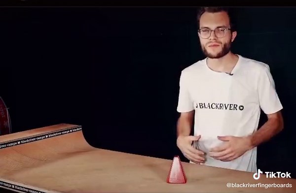 Explore Realistic Fingerboarding: A Creative Skate Experience