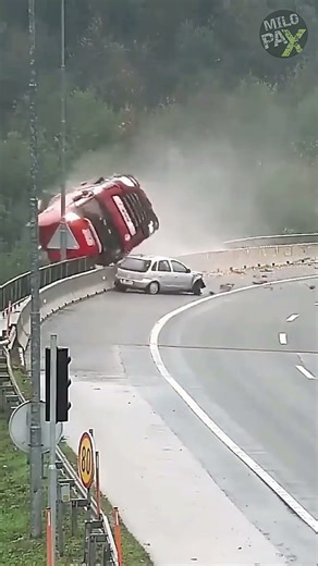 Why Do Massive Trucks Flip So Easily on Bridges? 😨🚛💥